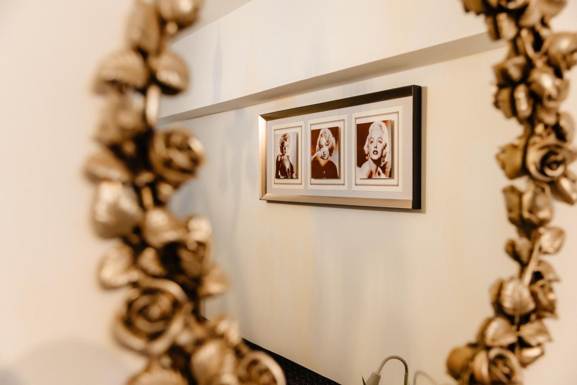 Glamour Ultracentral Craiova Ngoại thất bức ảnh